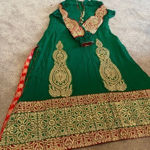 Pakistani/Indian Salwar Kameez